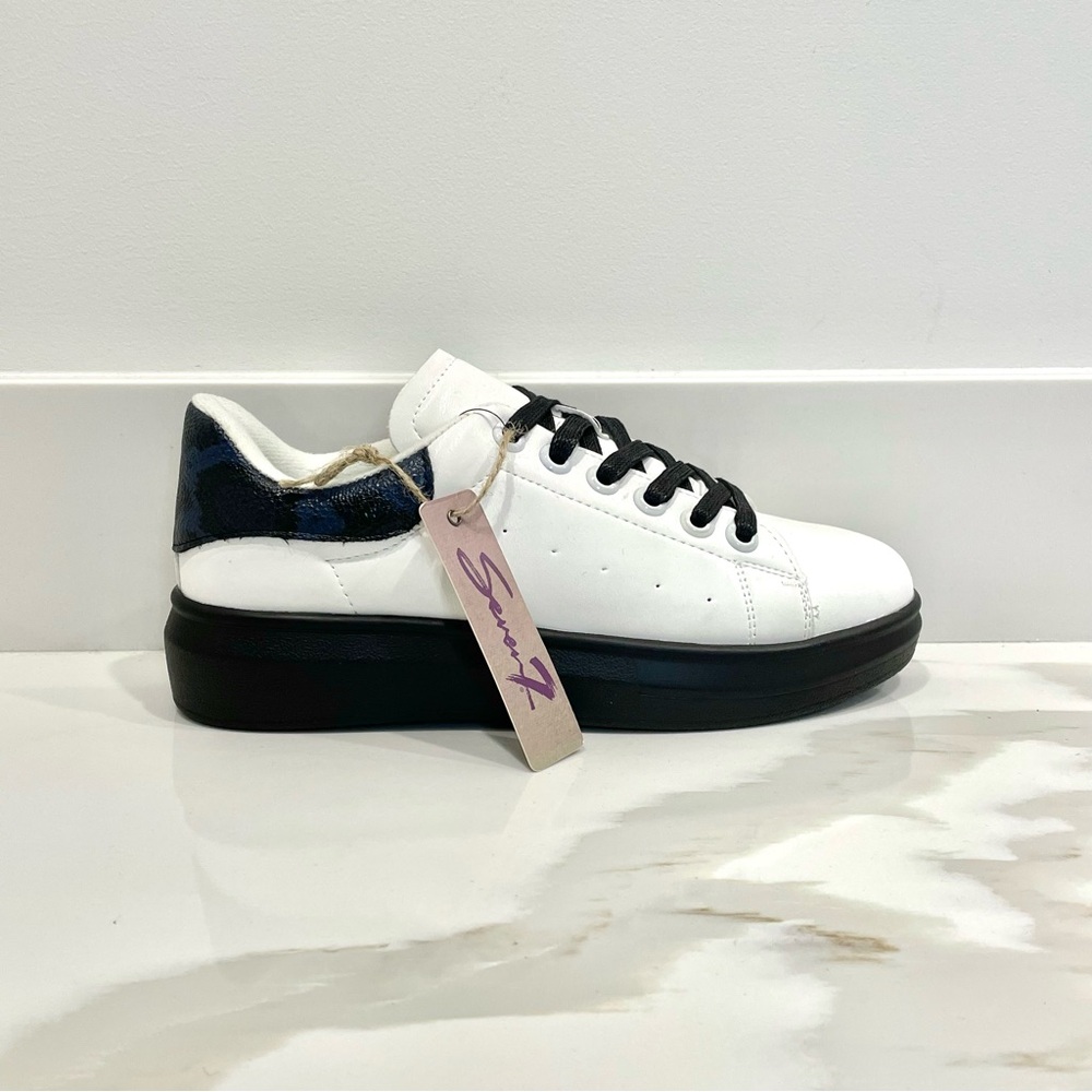 NEW Seven7 Miki Low Top Platform Sneakers (size 8)